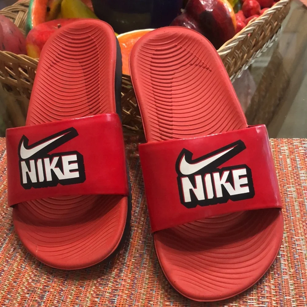 🔴Nike Kids Red Kawa Slides - Picture 2 of 6